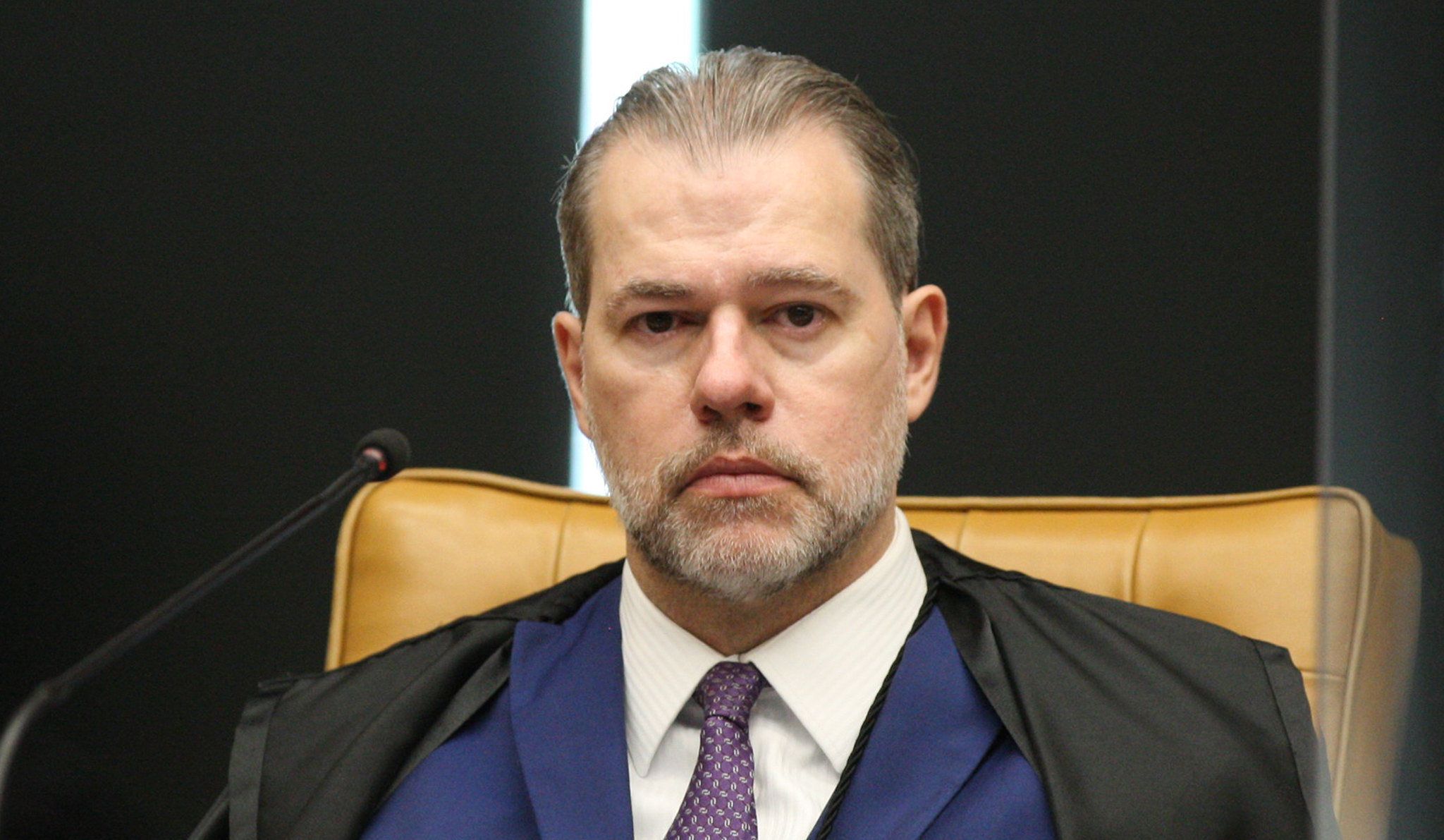 A Polícia Federal solicitou a suspeição de Dias Toffoli após perícia em celular de dono do Banco Master. Entenda o caso e a resposta do ministro do STF.