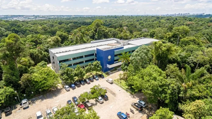 A Ufam divulgou a 1ª chamada da lista de espera do PSC 2026. O prazo de matrícula no Sistema Ingresso termina em 9 de fevereiro. Veja o cronograma completo.