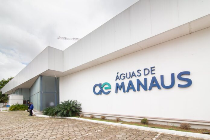 Justiça do AM determina o refaturamento de contas de água de idosa após cobrança abusiva e falta de prova técnica pela empresa. Saiba mais sobre a decisão.