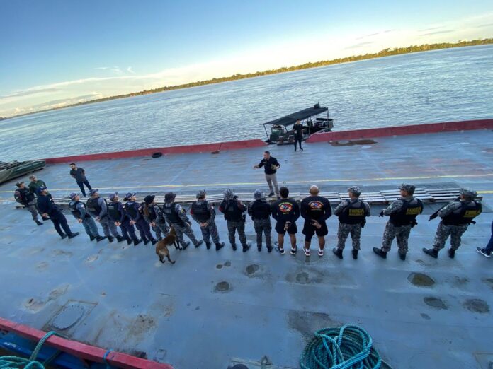 As Bases Fluviais no Amazonas fortalecem o combate ao narcotráfico e crimes ambientais, garantindo segurança às comunidades e ao turismo nos rios Solimões e Negro.