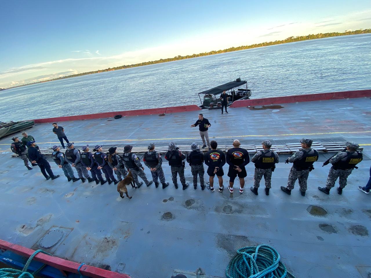 As Bases Fluviais no Amazonas fortalecem o combate ao narcotráfico e crimes ambientais, garantindo segurança às comunidades e ao turismo nos rios Solimões e Negro.
