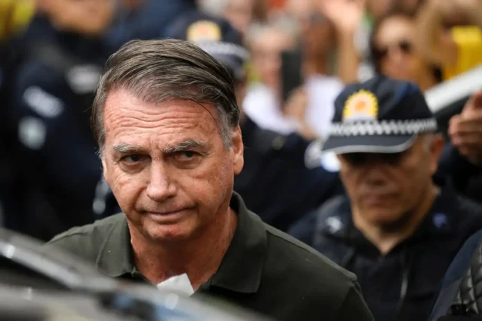 Jair Bolsonaro dá entrada em hospital após acordar com mal-estar na Papudinha.