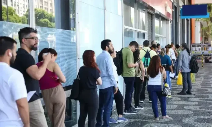 Candidatos aprovados no CNU têm até esta segunda-feira para confirmar interesse nas vagas.