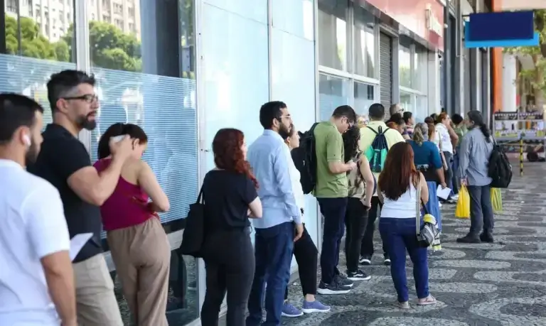 Candidatos aprovados no CNU têm até esta segunda-feira para confirmar interesse nas vagas.