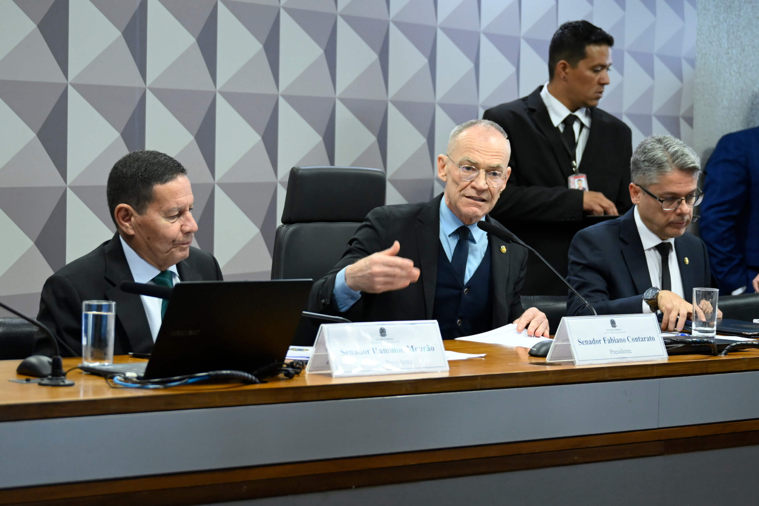 A CPI do Crime aprovou a identificação dos beneficiários finais do Banco Master.