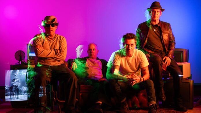 O Capital Inicial em Manaus apresenta grandes sucessos da carreira neste sábado (28), no Studio 5.