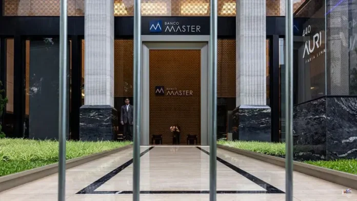 A nova prisão de Daniel Vorcaro no Caso Master expõe rede de contatos entre políticos e o STF, gerando a maior crise de confiança desde a Operação Lava Jato.