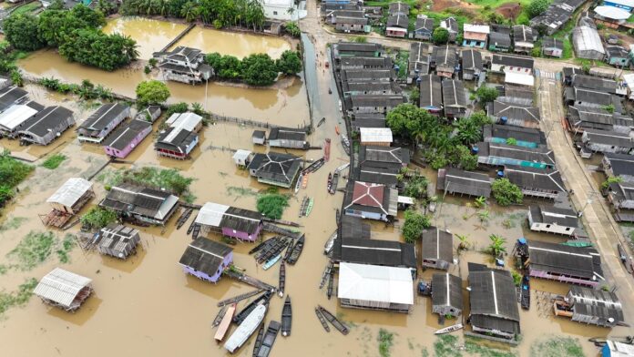 A cheia no Amazonas em 2026 já deixou 11 municípios em situação de emergência.