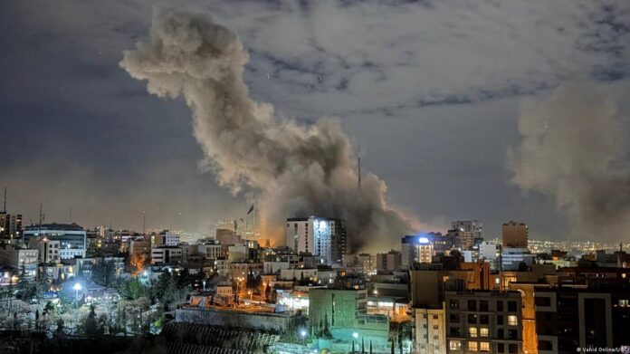O conflito no Oriente Médio sofre escalada com ataques de Israel ao Líbano e ao Irã.