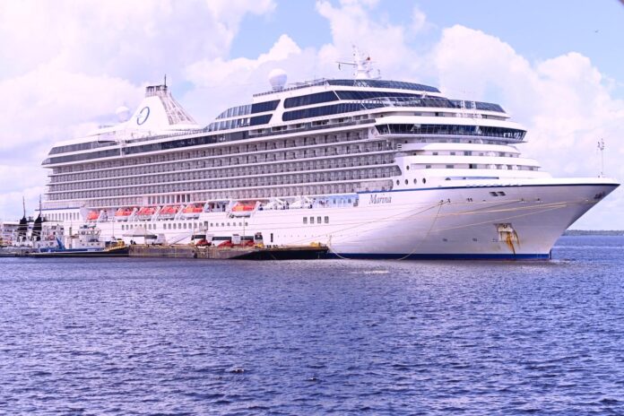 O navio MS Marina chegou a Manaus nesta sexta-feira, trazendo mais de mil turistas e gerando R$ 9 milhões para a economia. Saiba detalhes do receptivo.
