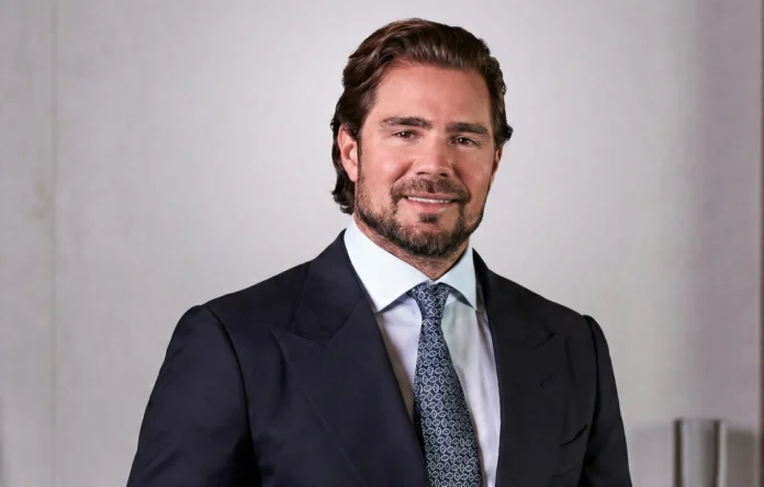 Daniel Vorcaro assina termo de confidencialidade para delação premiada. Entenda os detalhes da transferência e as investigações sobre o Banco Master.