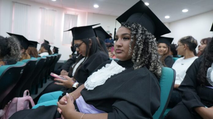 O projeto Defensoras Populares oferece 120 vagas no Amazonas com bolsa de R$ 700. Inscrições abertas para lideranças femininas até 30 de março