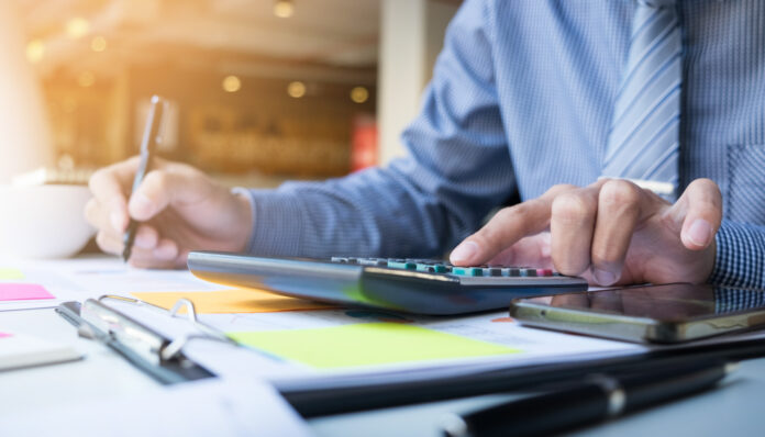 O déficit primário do setor público foi de R$ 16,4 bilhões em fevereiro. Saiba como o desempenho de estados e municípios ajudou a equilibrar as contas.