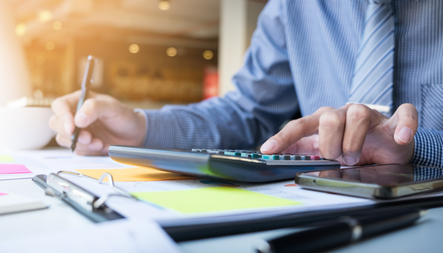 O déficit primário do setor público foi de R$ 16,4 bilhões em fevereiro. Saiba como o desempenho de estados e municípios ajudou a equilibrar as contas.