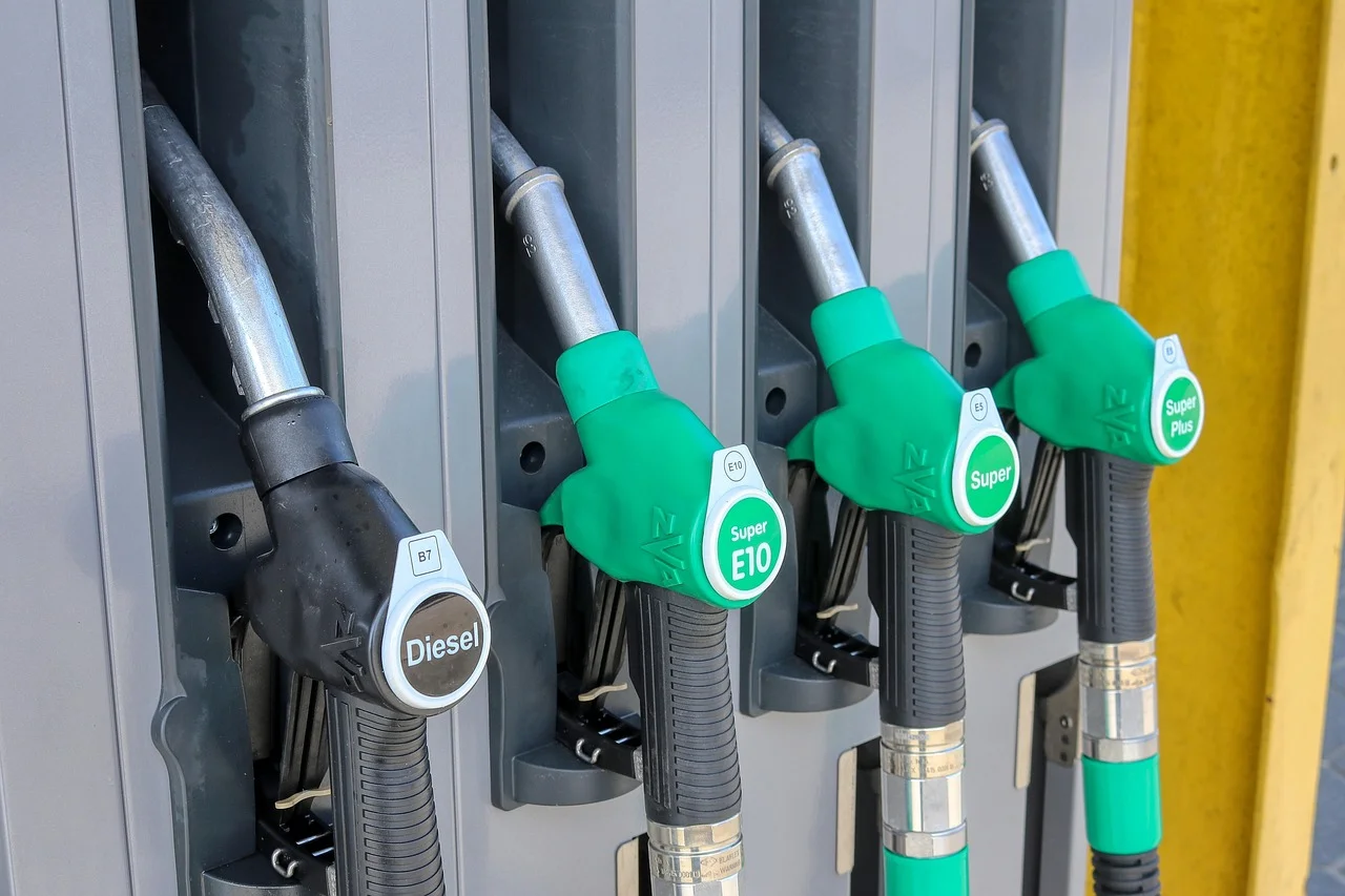 Mais de 80% dos estados aceitam proposta de subsídio ao diesel importado para conter preços.