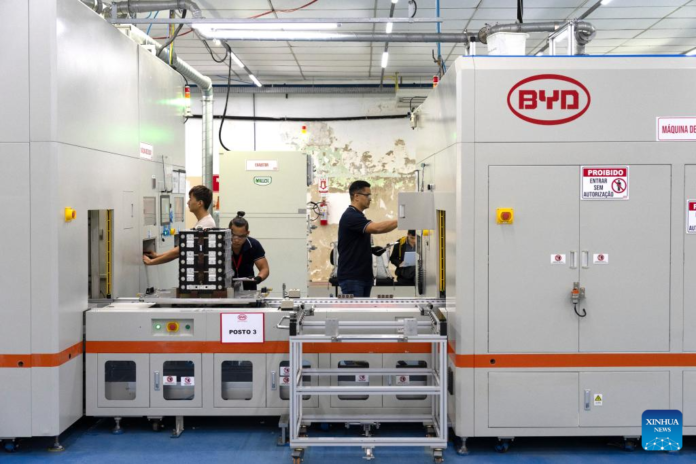 A BYD avalia novos investimentos no Polo Industrial de Manaus para produzir componentes de veículos elétricos.