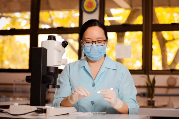 Fapeam abre inscrições para editais inéditos com investimento de R$ 4,8 milhões. Conheça os programas Lidera Cientista, Provida e Socio Tech no Amazonas.