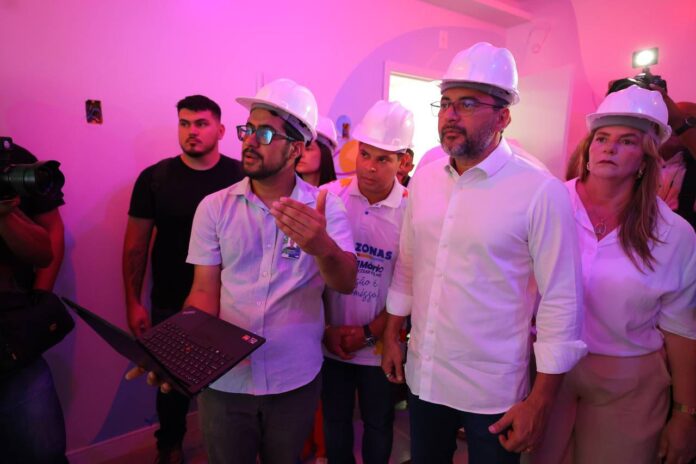 O Governador Wilson Lima vistoria as obras do novo Caic TEA em Manaus.