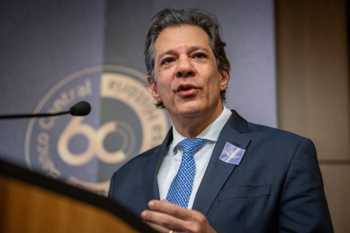 A Mudança no Ministério da Fazenda traz Dario Durigan ao comando da economia. Haddad deixa o cargo para concorrer ao governo de SP em cenário de cautela fiscal.