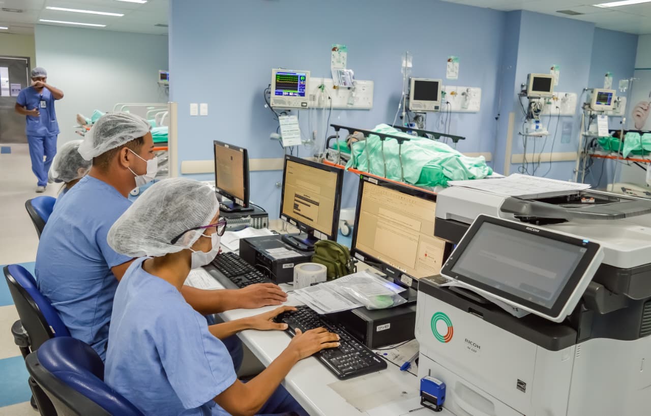 Os hospitais Delphina Aziz e João Lúcio conquistaram o selo UTI Top Performer 2026, destacando a eficiência da saúde pública do Amazonas no cenário nacional.