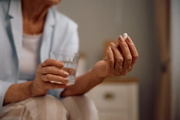 O governo cortou as tarifas de importação de remédios para Alzheimer e Parkinson, além de insumos agrícolas e industriais, visando o abastecimento e redução de custos.