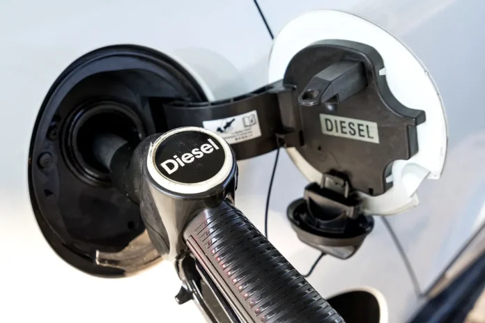 O Governo Federal propõe zerar o ICMS do diesel importado para baixar preços e evitar greves.