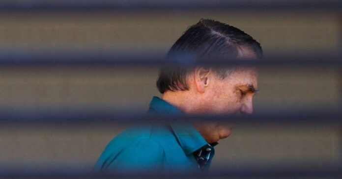 Veja as regras impostas por Moraes a Bolsonaro na prisão domiciliar.