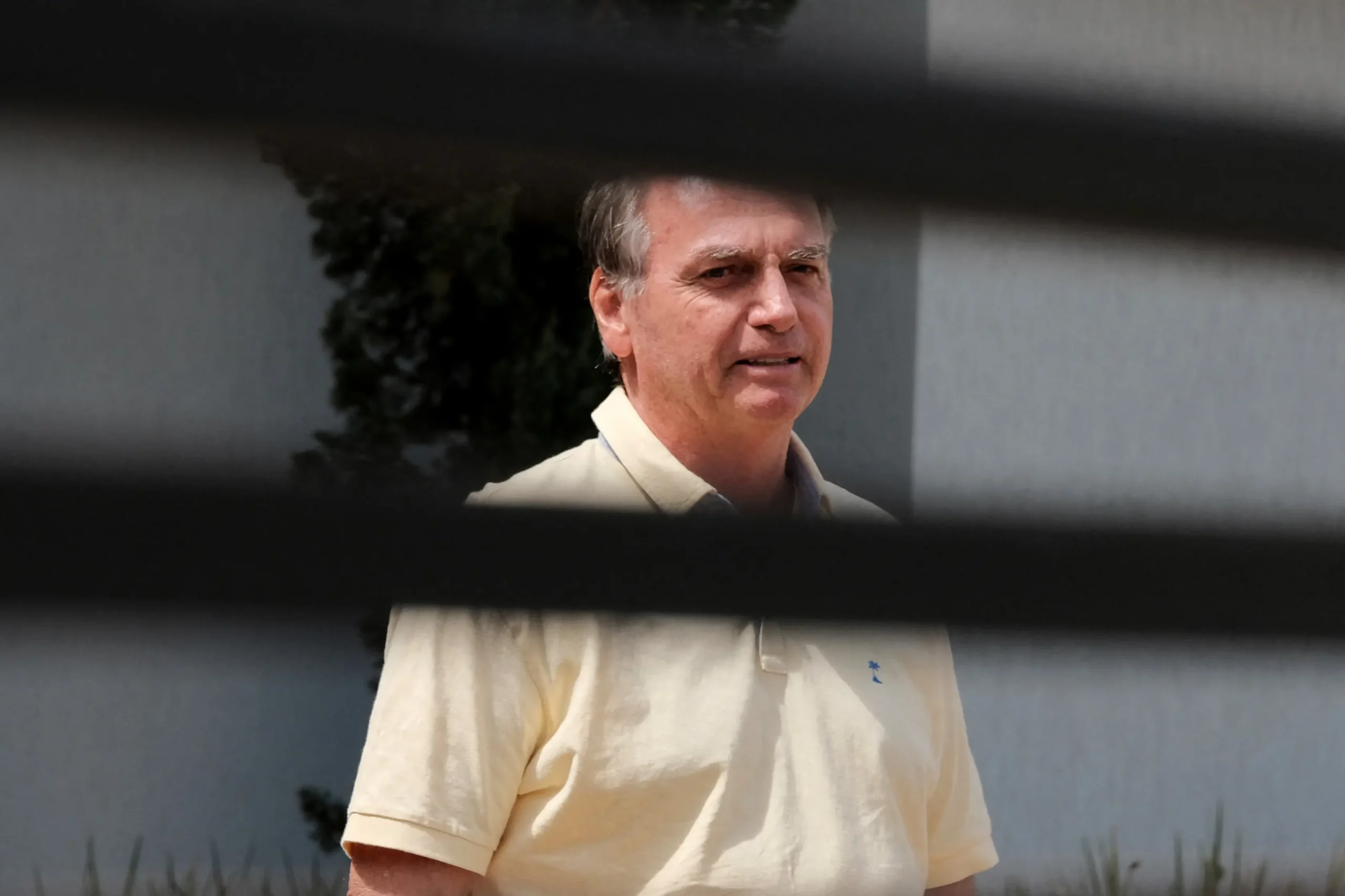 O ministro Alexandre de Moraes autorizou a prisão domiciliar de Jair Bolsonaro por 90 dias.
