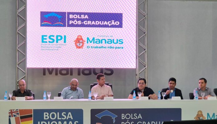 A Prefeitura de Manaus lançou o Bolsa Idiomas e Pós-Graduação 2026 com 68 mil vagas. Confira o edital e as datas de inscrição para garantir sua bolsa.
