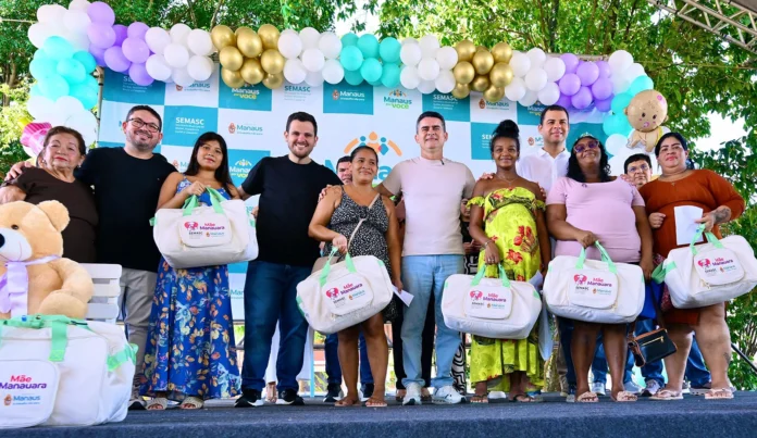 A prefeitura entregou 400 kits do programa Mãe Manauara para gestantes vulneráveis. Saiba como a ação reforça a assistência social e o cuidado integral em Manaus.