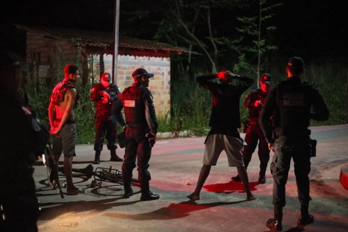 Relatório detalha o surgimento de minicracolândias na Amazônia e o impacto devastador do óxi em comunidades indígenas e urbanas na região da tríplice fronteira.