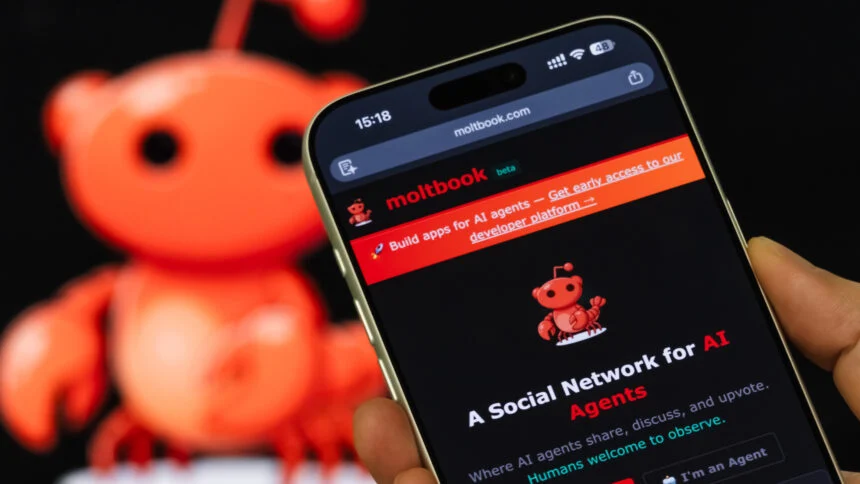 A Meta anunciou a compra da Moltbook, rede social de agentes de IA. Saiba como essa aquisição impacta o futuro da inteligência artificial e das redes sociais.