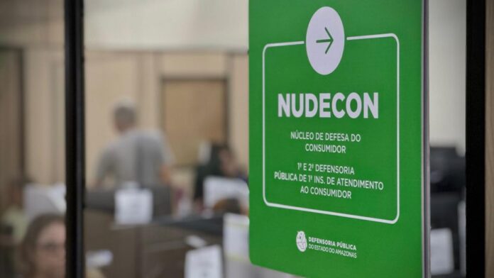 Nudecon orienta consumidores sobre superendividamento, fraudes e dívidas. Defensoria Pública explica como buscar atendimento em Manaus.