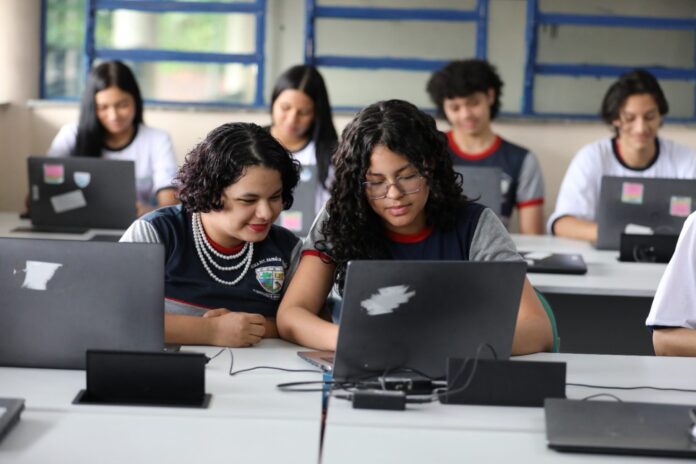 A Olimpíada Científica de Integração Nacional (Ocina) está com inscrições abertas para estudantes de escolas públicas.