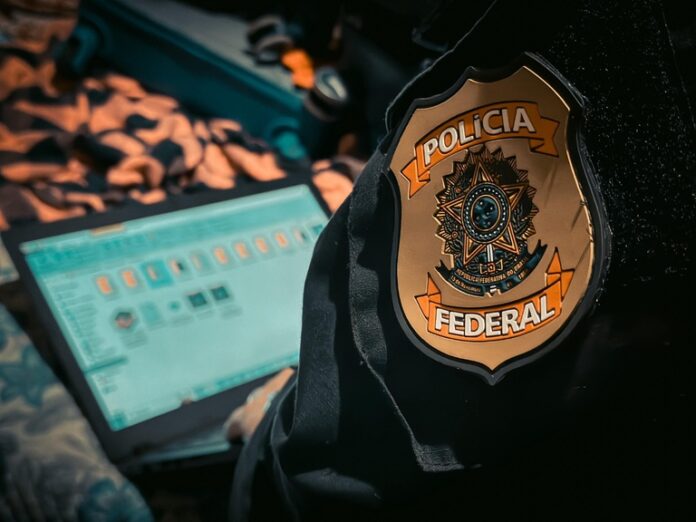 A Operação Guardião Digital da PF cumpre 34 mandados contra crimes cibernéticos e abuso infantil.