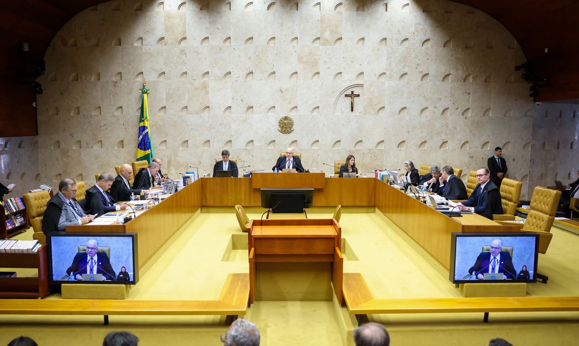 O STF julga nesta quinta-feira se mantém a prorrogação da CPMI do INSS. Entenda o impasse entre André Mendonça e Davi Alcolumbre sobre a continuidade da CPI.
