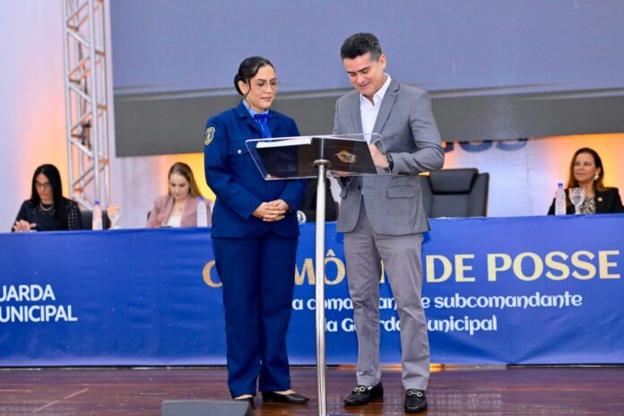 David Almeida empossa a primeira mulher no comando da Guarda Municipal e anuncia novo concurso com 590 vagas.