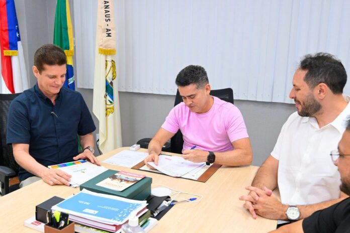 Concurso da Semed: prefeito David Almeida assina nomeação de mil aprovados para a rede municipal de ensino de Manaus.