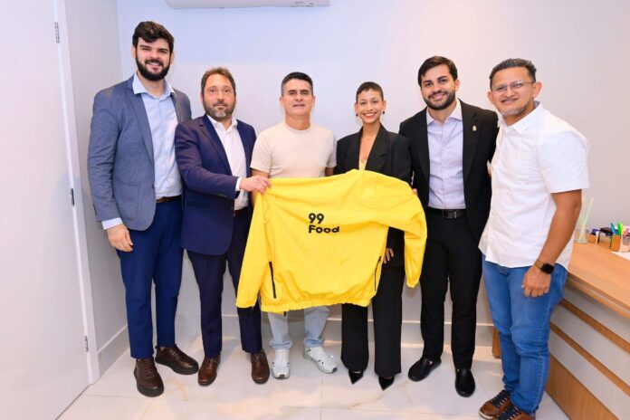 O Prefeito David Almeida anunciou um novo ponto de apoio para motociclistas em Manaus. Conheça a parceria com a 99 para infraestrutura e segurança viária.