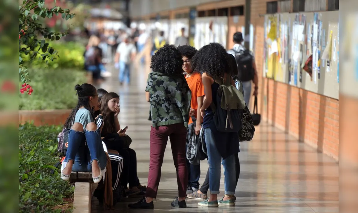 Começa hoje o pagamento da 1ª parcela do Pé-de-Meia 2026. Saiba como consultar pelo gov.br, confira o calendário por nascimento e os valores do benefício.