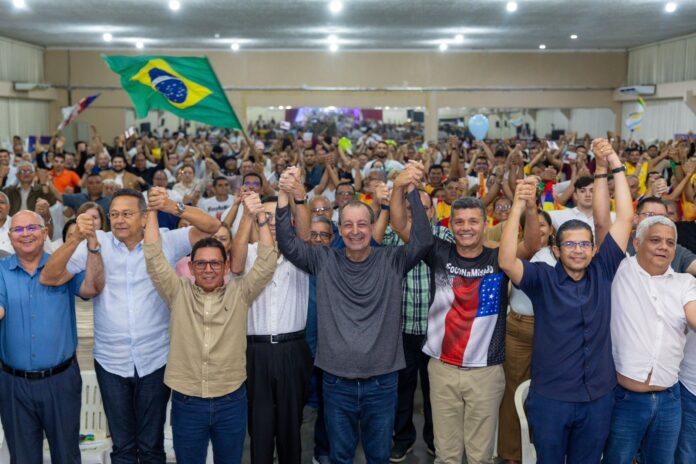 O partido Republicanos oficializou apoio à pré-candidatura de Omar Aziz ao Governo do Amazonas e filiou o deputado Comandante Dan em evento em Manaus.