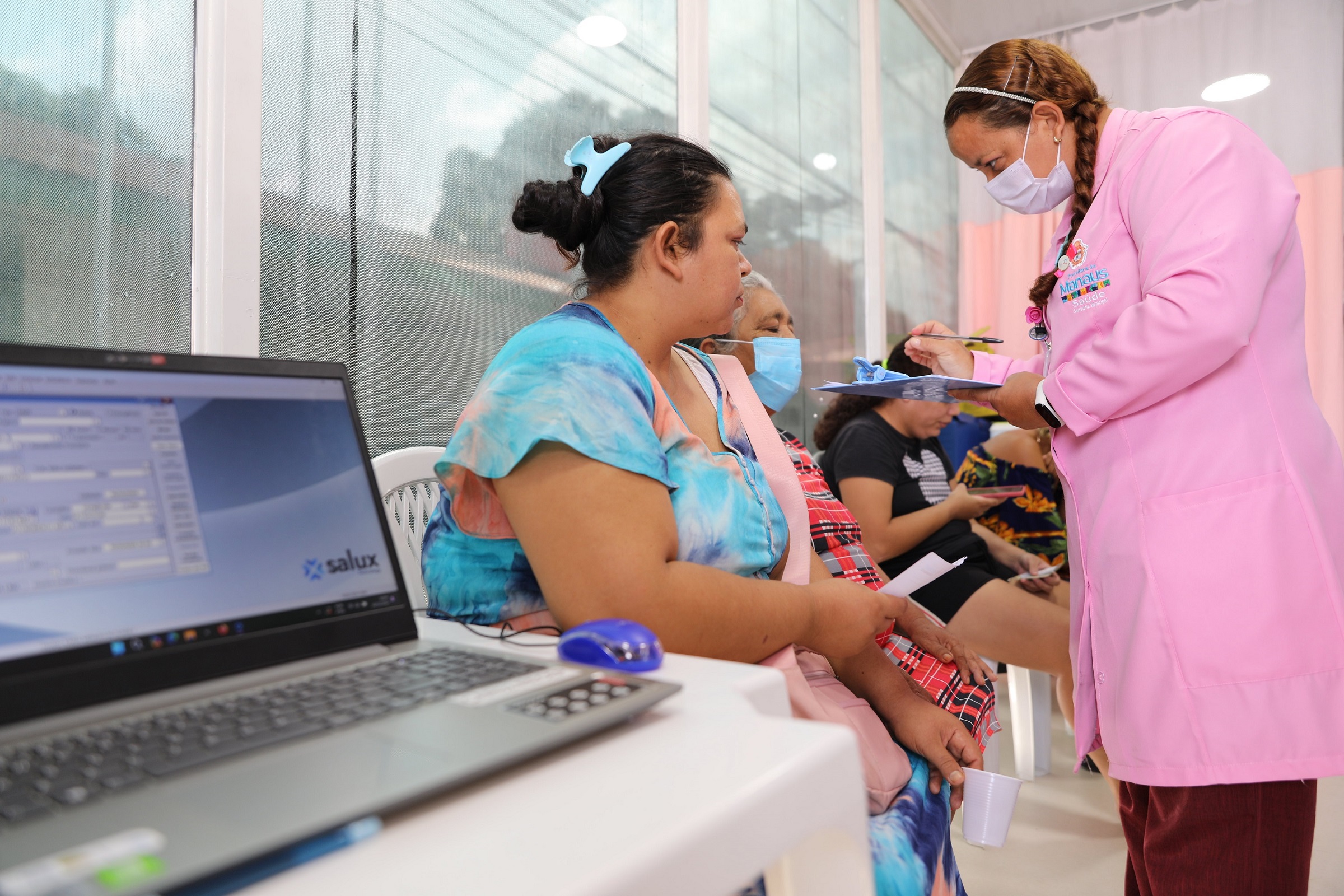 As Unidades Móveis de Saúde da Mulher mudam de local em Manaus. Confira endereços, horários e exames disponíveis