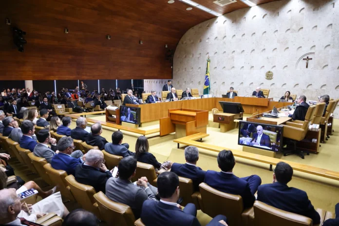 O STF decidiu encerrar a CPI do INSS até sábado. A maioria dos ministros barrou a prorrogação da comissão, alegando autonomia do Congresso e abusos de poder.