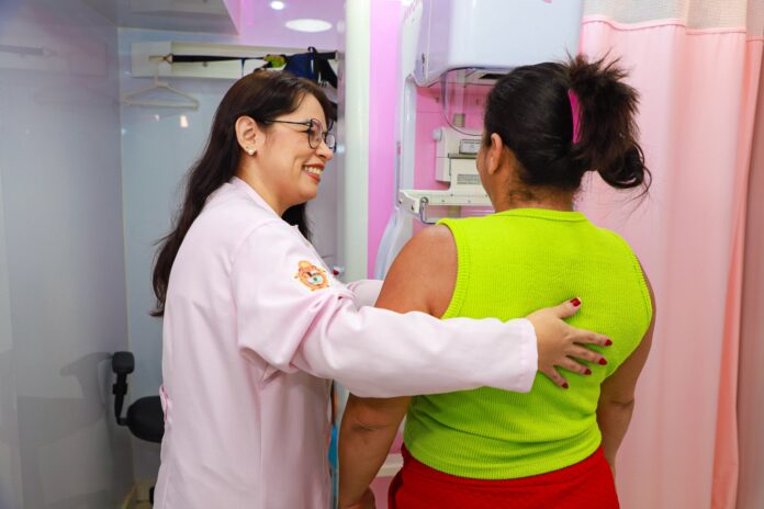 Saiba onde encontrar as Unidades Móveis de Saúde da Mulher em Manaus. Veja locais, datas e serviços como mamografia e preventivo