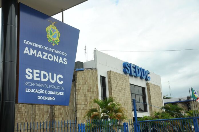 A Secretaria de Educação convocou 234 aprovados no PSS para Manaus. O envio de documentos on-line começa hoje (03/03).