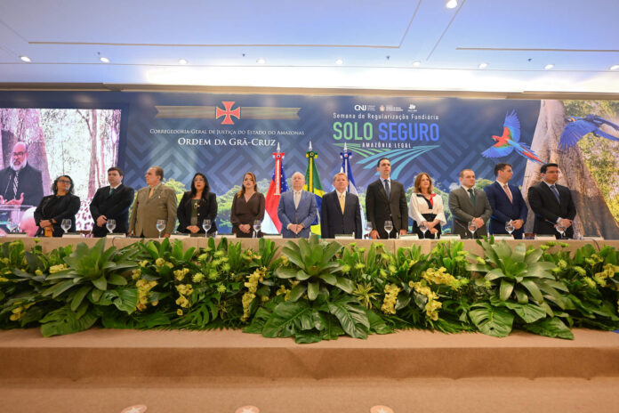 Programa Solo Seguro Amazônia avança na regularização fundiária em Manaus e interior, com entrega de títulos e uso de tecnologia