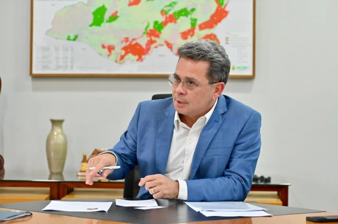 Tadeu de Souza anuncia que não disputará as eleições de 2026. O vice-governador do Amazonas foca na estabilidade institucional e na gestão de Wilson Lima.