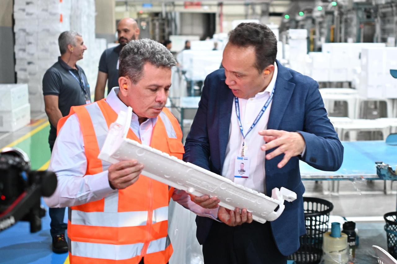 O vice-governador Tadeu de Souza destaca como a bioeconomia e a segurança jurídica impulsionam o uso de biomassa de açaí no Polo Industrial de Manaus.