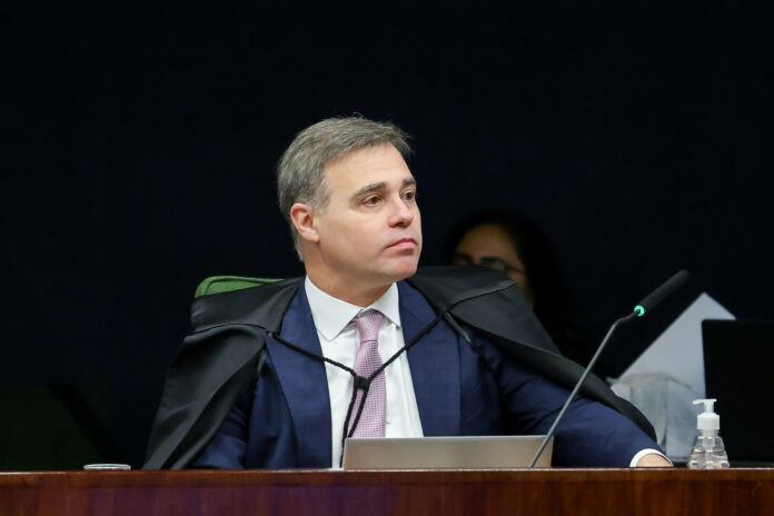 Entenda por que o STF busca ampliar a segurança de André Mendonça e sua família após ameaças de organização criminosa investigada pelo ministro.