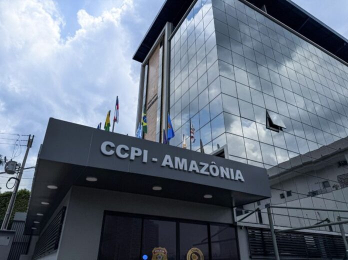 Brasil firma parceria com a Interpol para combater o tráfico transnacional.